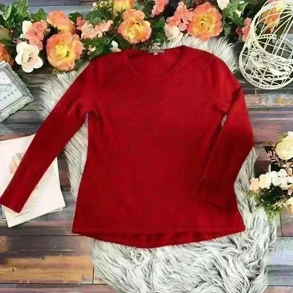 Neiman Marcus Sweaters - Neiman Marcus 100% Cashmere Relaxed Fit V-Neck Long Sleeve Sweater